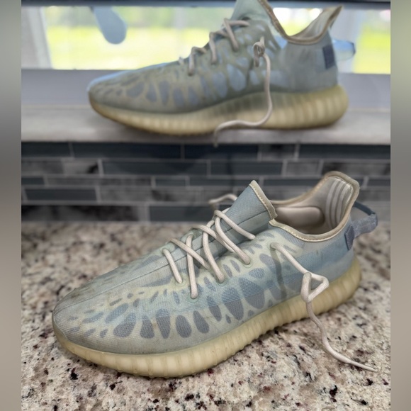 Adidas Yeezy Boost 350 V2 Sneakers